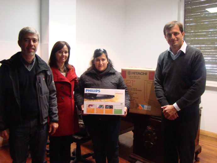 Se hizo entrega de un televisor y un DVD a la Institución