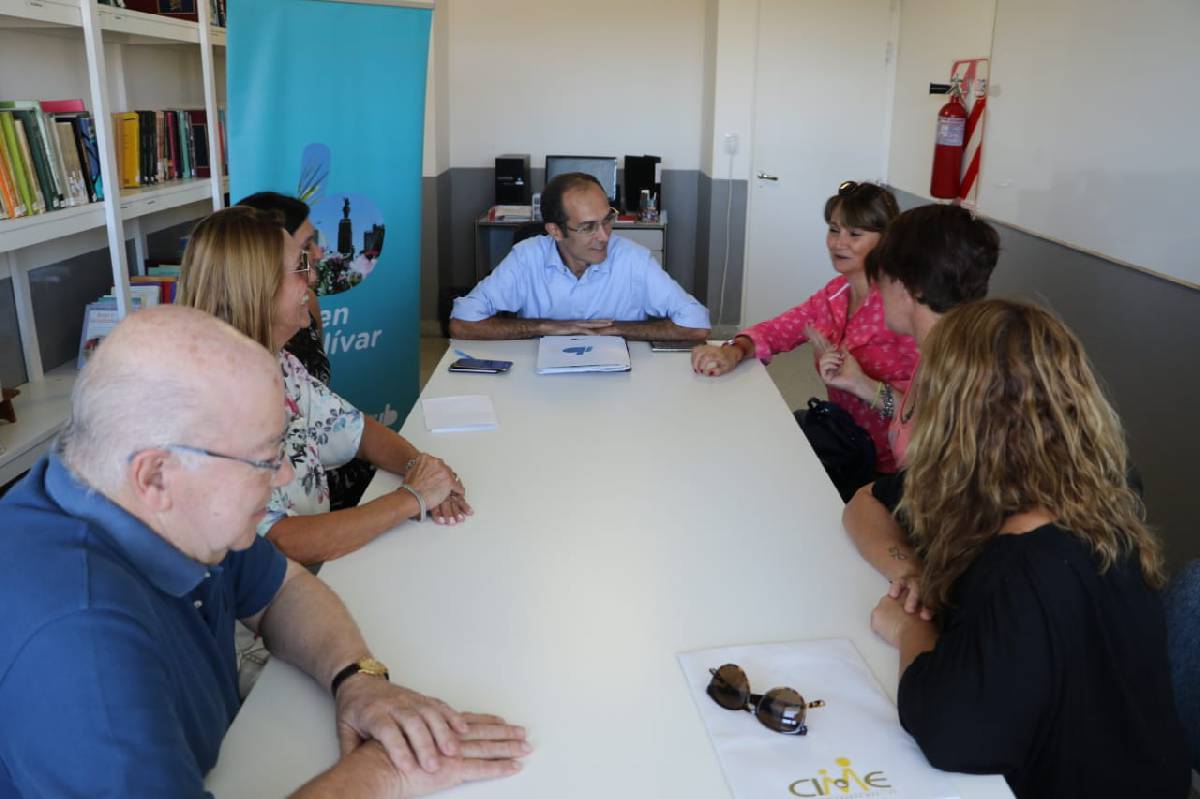 EL INTENDENTE PISANO LE ENTREGÓ APORTES ECONÓMICOS A TRES BIBLIOTECAS