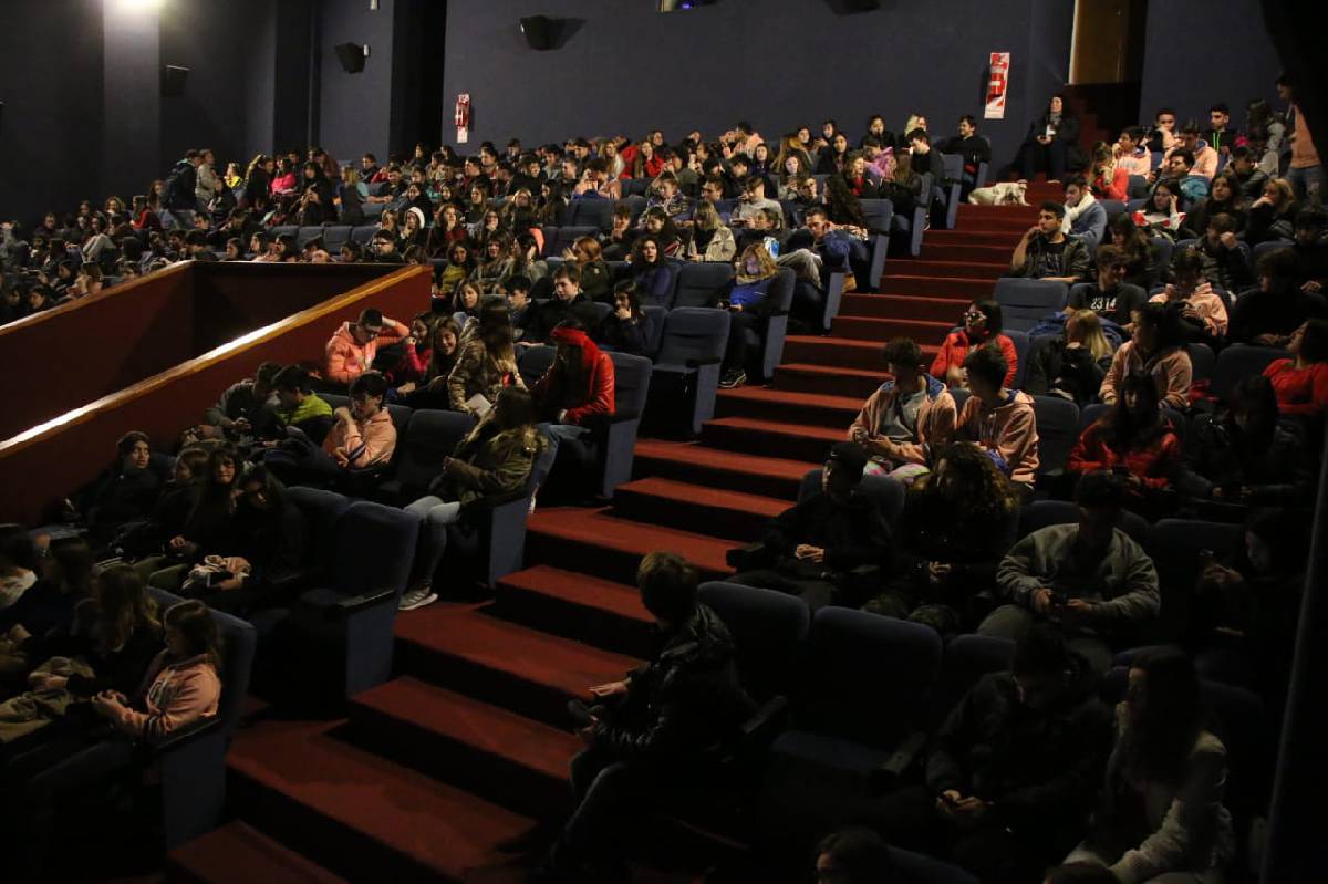 ESCUELAS SECUNDARIAS PARTICIPARON DEL FESTIVAL DE CINE NACIONAL LEONARDO FAVIO
