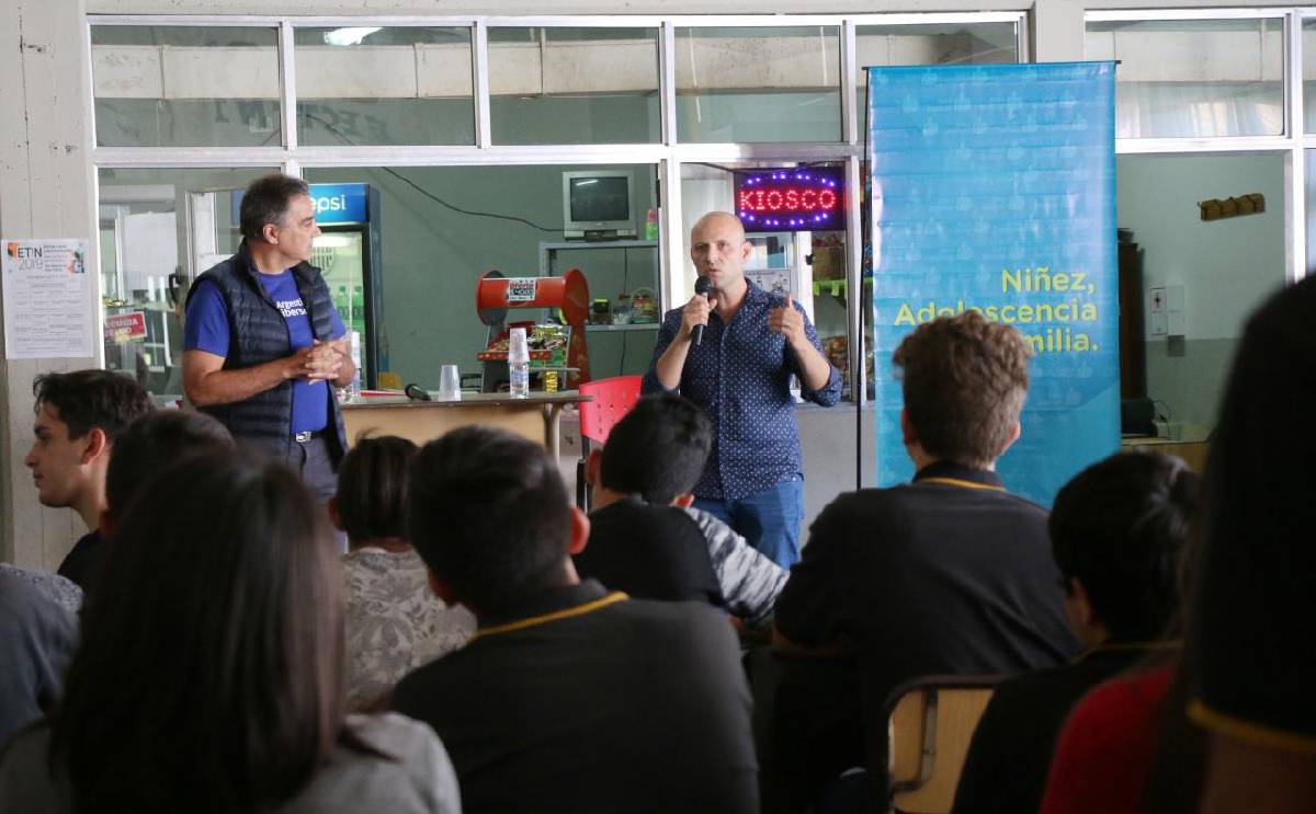 LA MUNICIPALIDAD BRINDÓ UNA CHARLA JUNTO A LA ASOCIACIÓN ARGENTINA CIBERSEGURA