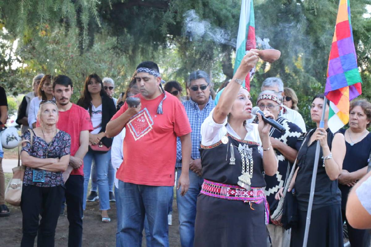 SE REALIZÓ EL CAMBIO DE NOMBRE DE LA PLAZA ROCA POR PUEBLOS ORIGINARIOS