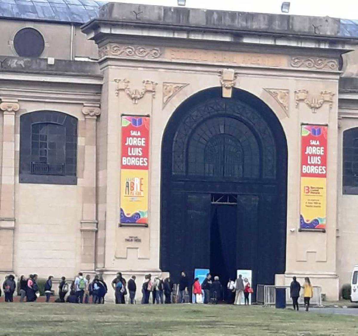 LA MUNICIPALIDAD ACOMPAÑÓ A LAS BIBLIOTECAS POPULARES A LA FERIA DEL LIBRO