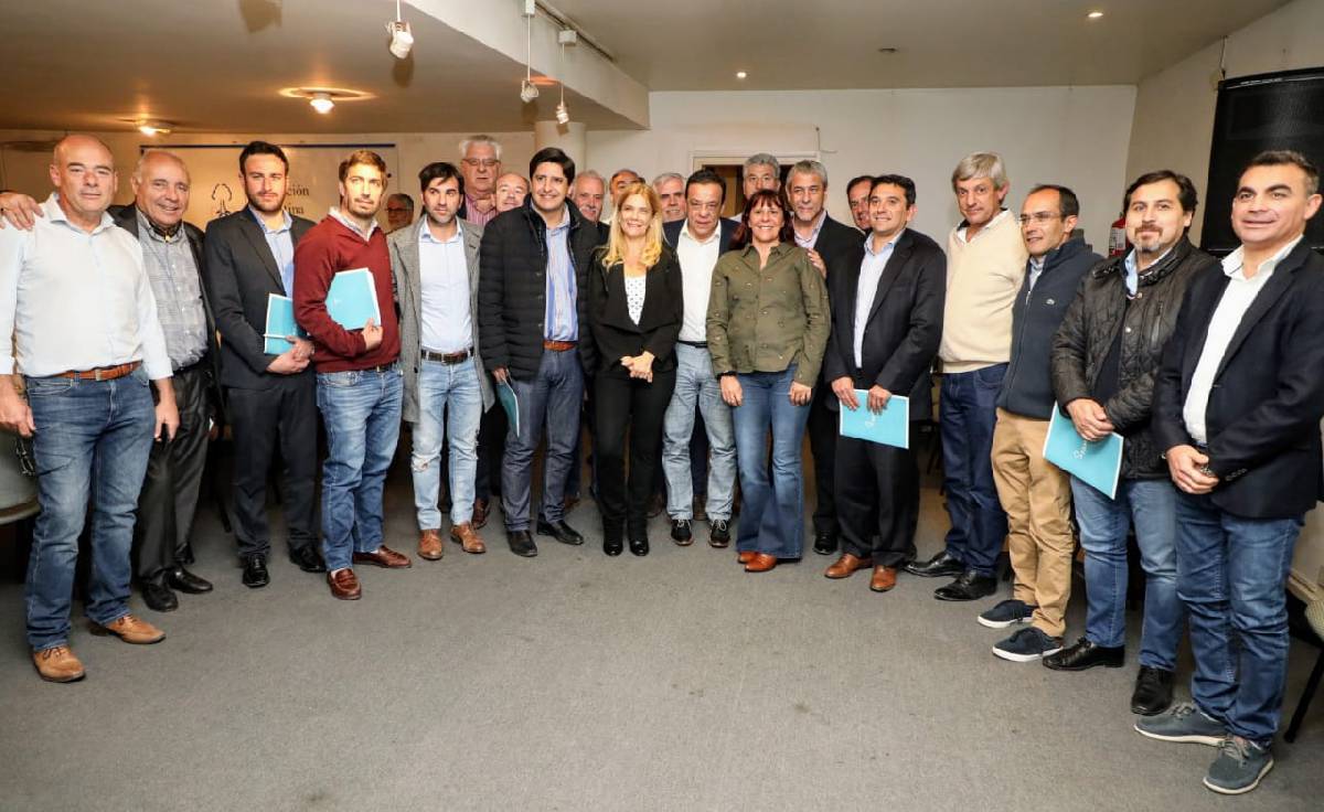 PISANO JUNTO A INTENDENTES DE LA PROVINCIA