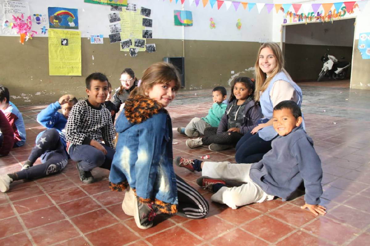 LOS CAI AGASAJARON A SUS MAESTRAS JARDINERAS EN SU DÍA