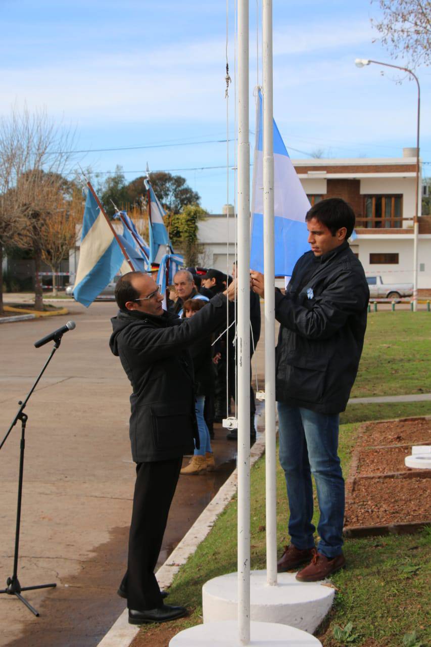 EL INTENDENTE PISANO ENCABEZÓ EL ACTO POR EL DÍA DE LA BANDERA