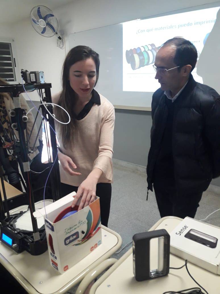 EL INTENDENTE PISANO RECIBIÓ A LA DISEÑADORA BOLIVARENSE VALERIA SARAROLS