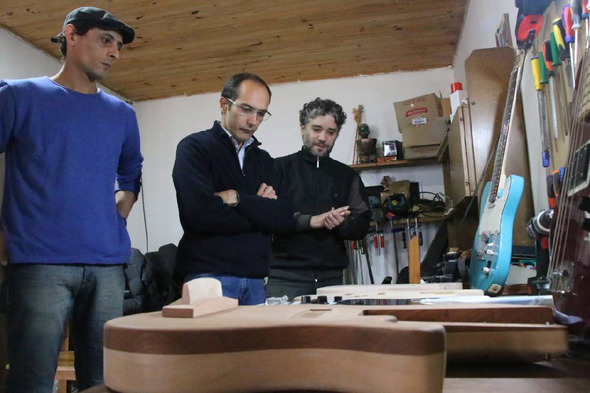 EL INTENDENTE PISANO VISITÓ EL EMPRENDIMIENTO “MISIL GUITARRAS”