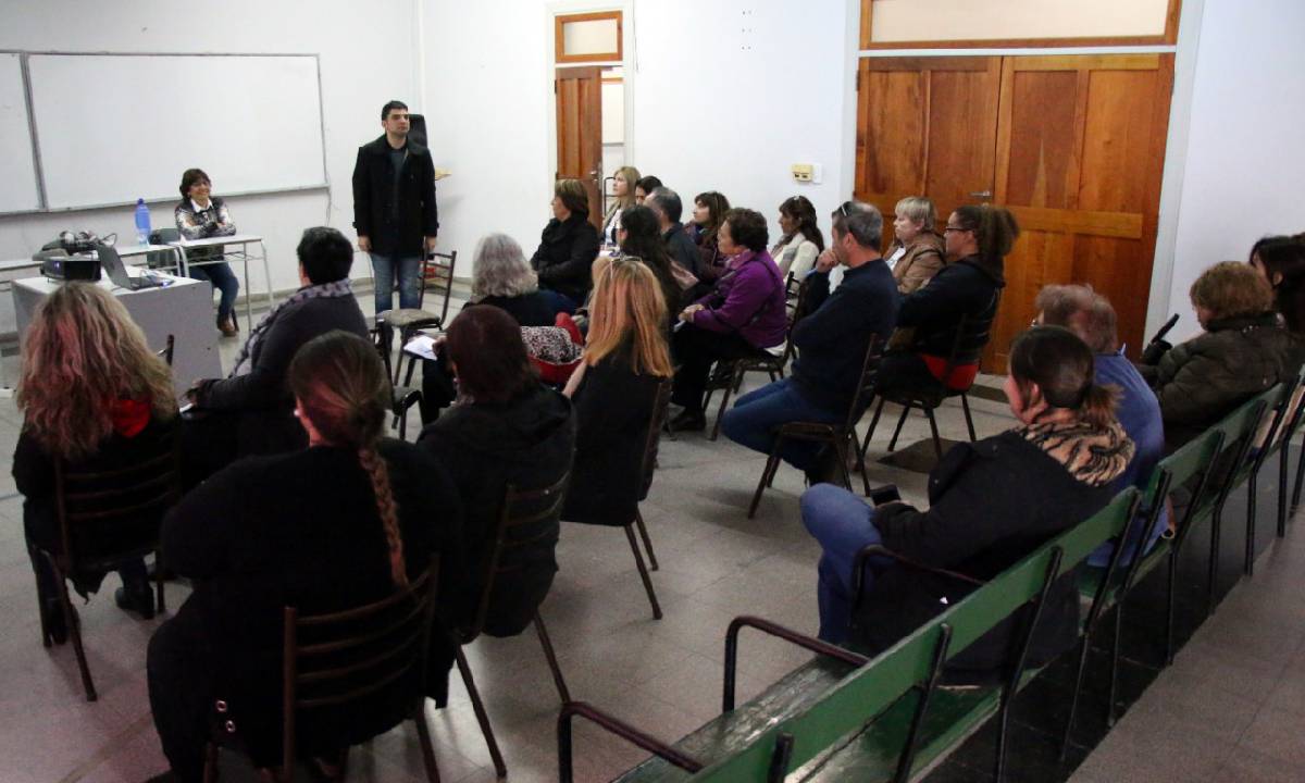 LA MUNICIPALIDAD BRINDÓ UN TALLER SOBRE CUIDADOS DE ADULTOS MAYORES