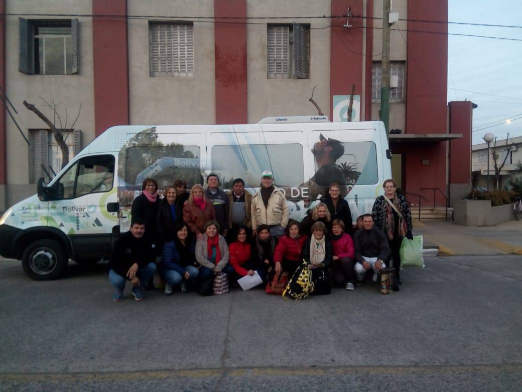 ADULTOS MAYORES DE URDAMPILLETA VIAJARON A LAS TERMAS DE CARHUÉ