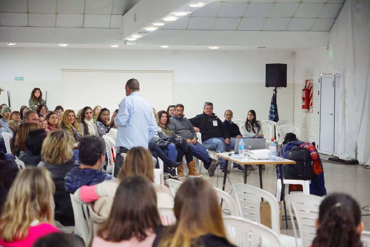 EL INTENDENTE PISANO ASISTIÓ A LA CHARLA DEL LICENCIADO SCHUJMAN
