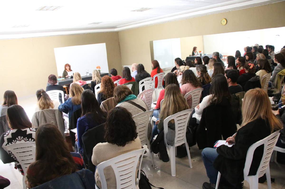 LA MUNICIPALIDAD BRINDÓ UN SEMINARIO SOBRE SALUD MENTAL
