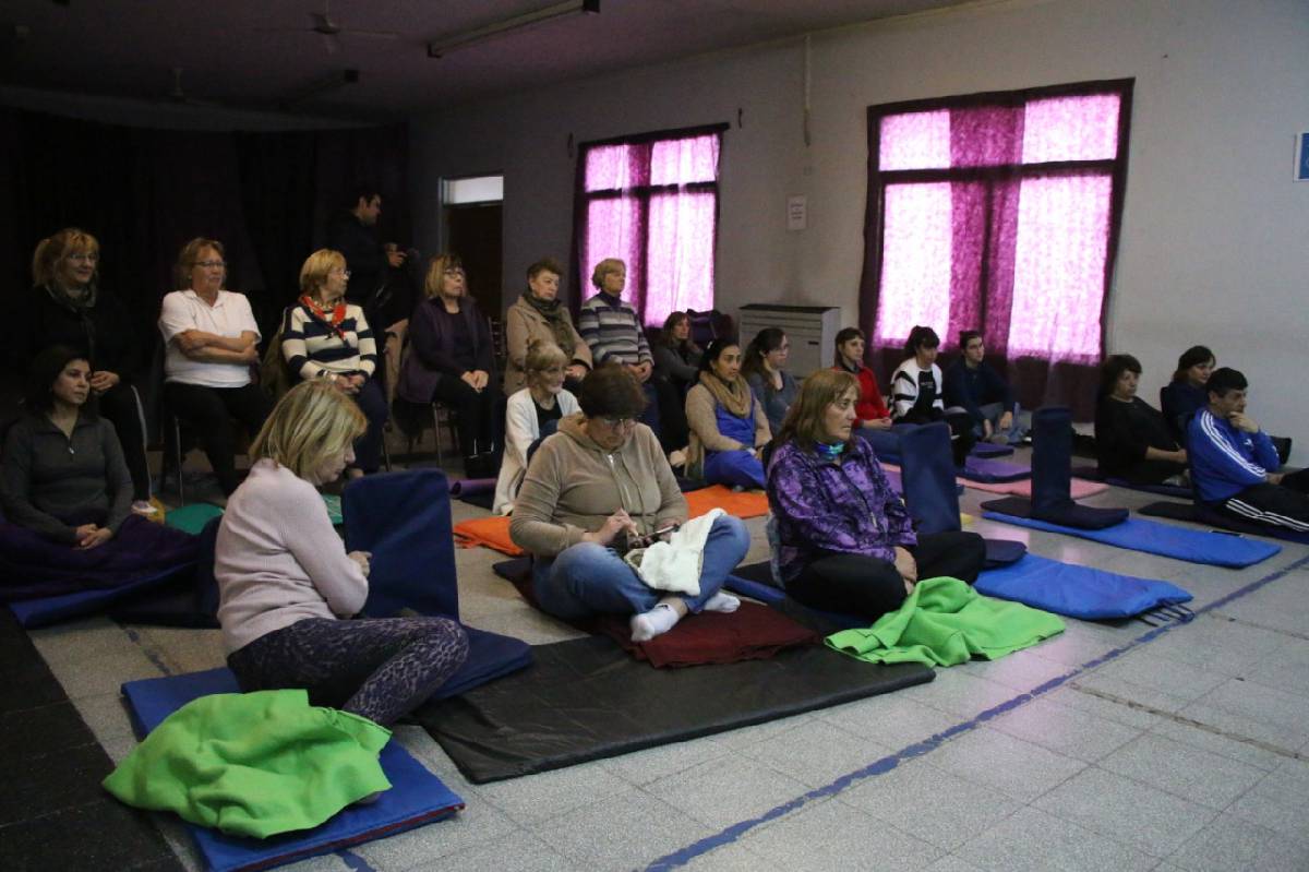 ADULTOS MAYORES ORGANIZA UNA JORNADA DE MEDITACIÓN MASIVA