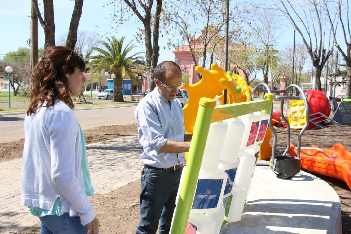 EL INTENDENTE MARCOS PISANO RECORRIÓ LA PLAZA JORGE NEWBERY