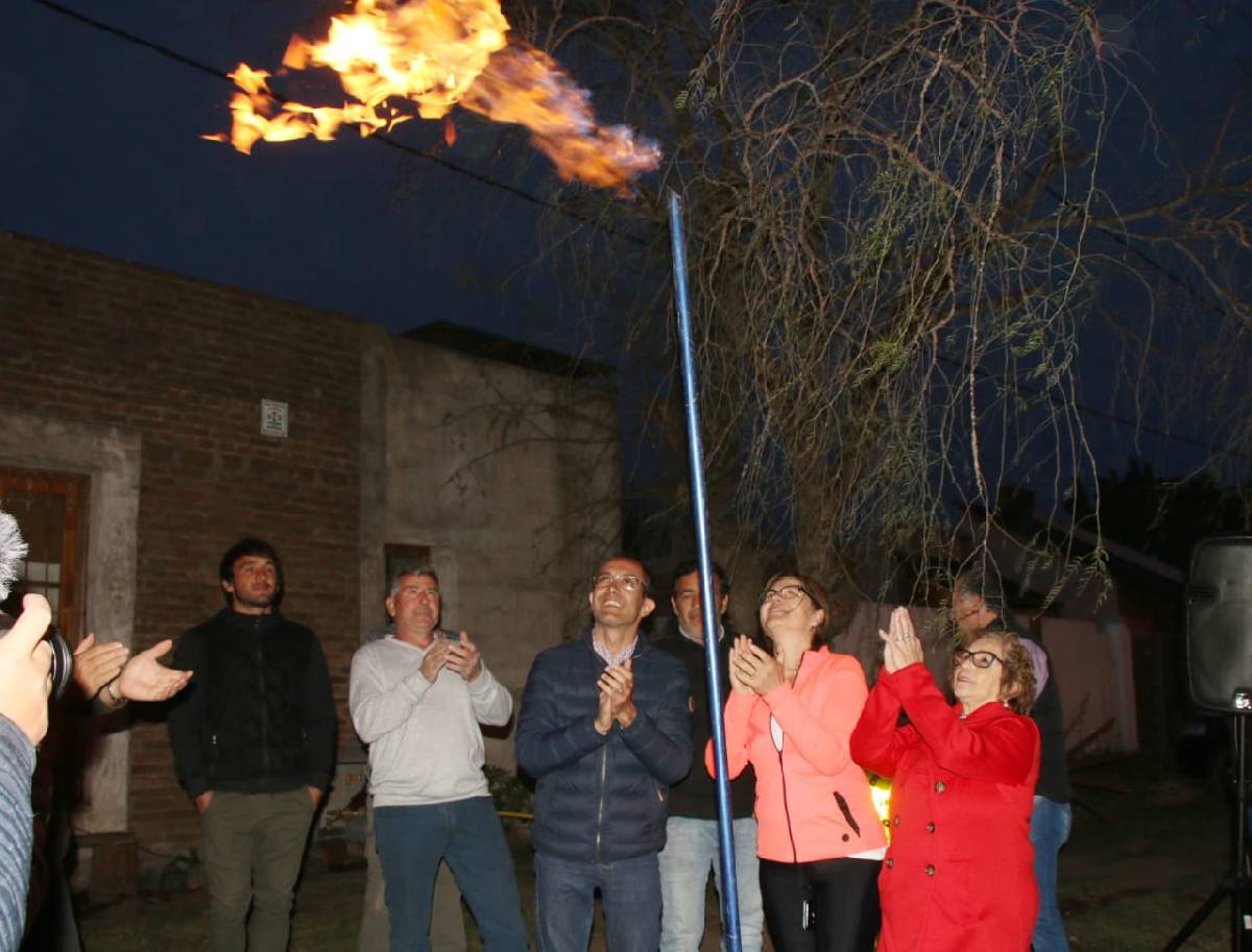 EL INTENDENTE PISANO INAUGURÓ LA OBRA DE GAS EN BARRIO CLUB ARGENTINO