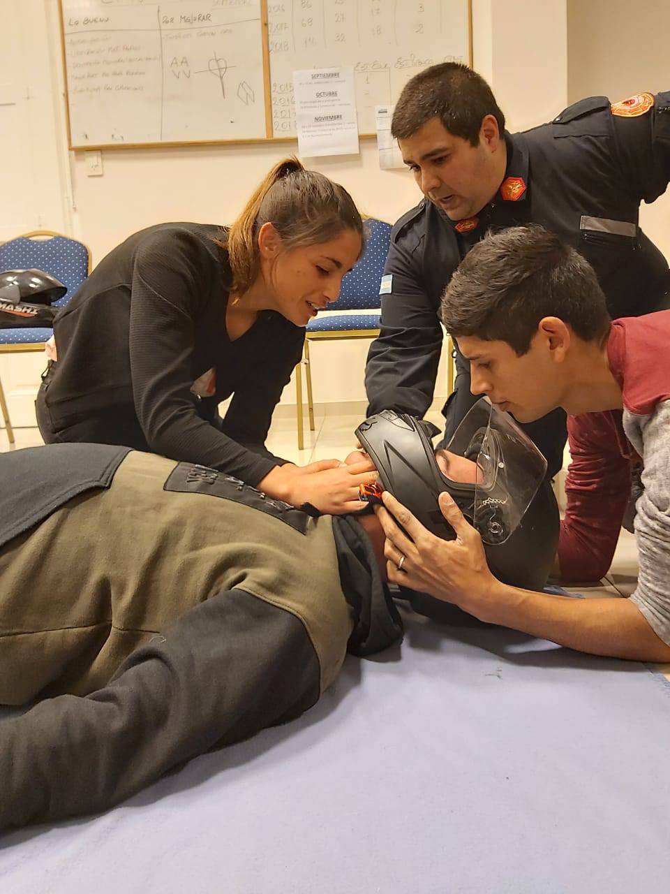 BOMBEROS VOLUNTARIOS BRINDÓ UNA CAPACITACIÓN AL PERSONAL DE DEFENSA CIVIL