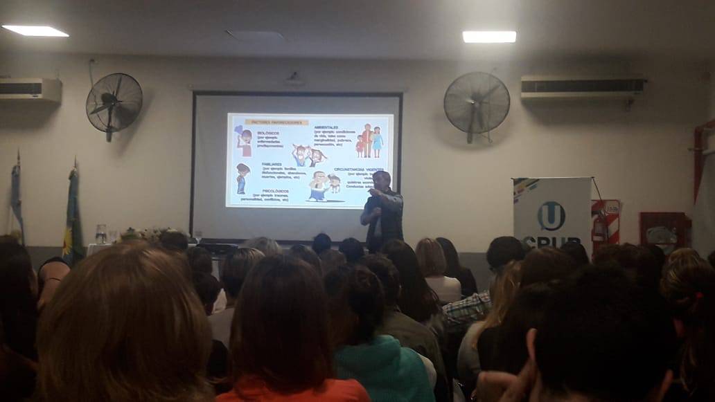 EL DR. CLAUDIO GARCÍA PINTOS BRINDÓ UNA CHARLA EN EL CRUB