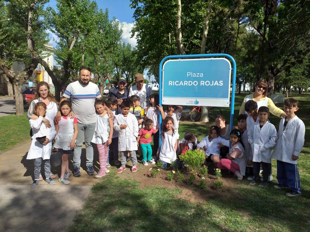 LA MUNICIPALIDAD JUNTO A LA ESCUELA N°7 REALIZÓ LA PLANTACIÓN DE UN ARBUSTO