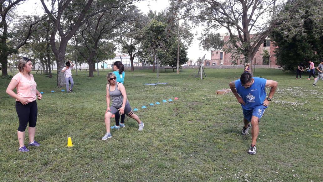 COMENZARON LAS CLASES GRATUITAS DE ENTRENAMIENTO FUNCIONAL EN EL PARQUE