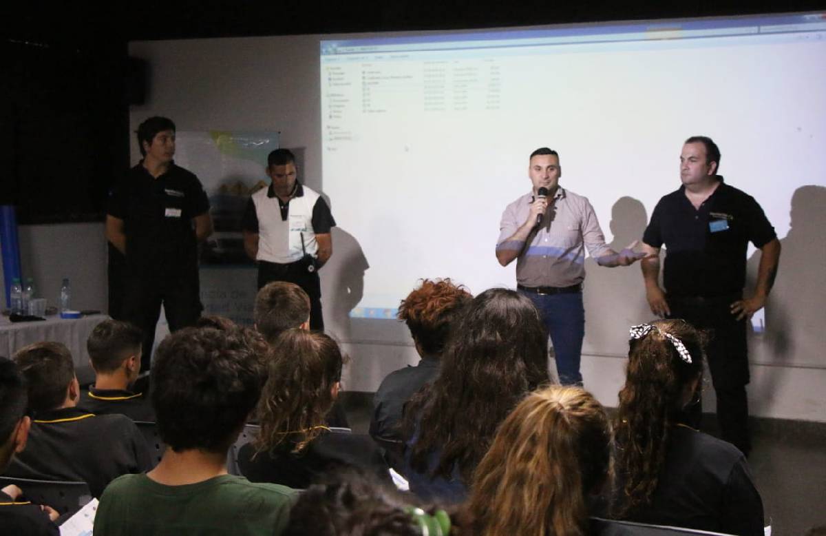 LA AGENCIA DE SEGURIDAD VIAL JORGITO MARTÍNEZ BOERO BRINDÓ UNA CHARLA EN LA EET N°1