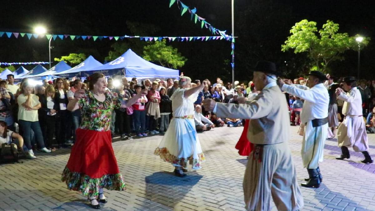 LA MUNICIPALIDAD JUNTO A INSTITUCIONES LOCALES CELEBRÓ EL DÍA DE LA TRADICIÓN