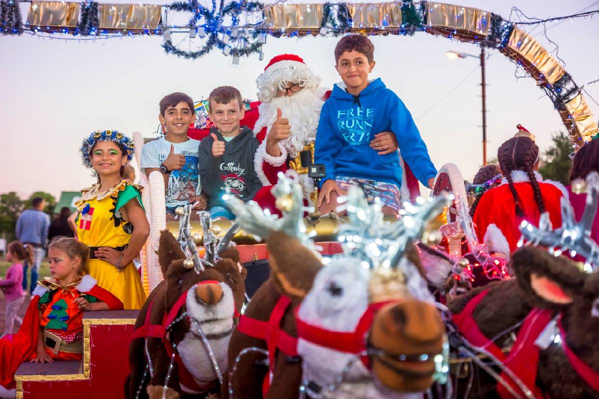 PAPÁ NOEL LLEGÓ A PIROVANO Y URDAMPILLETA