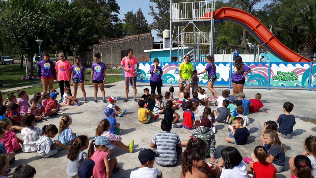 LA COLONIA DEL CLUB CIUDAD VISITÓ EL PARQUE ACUÁTICO MUNICIPAL