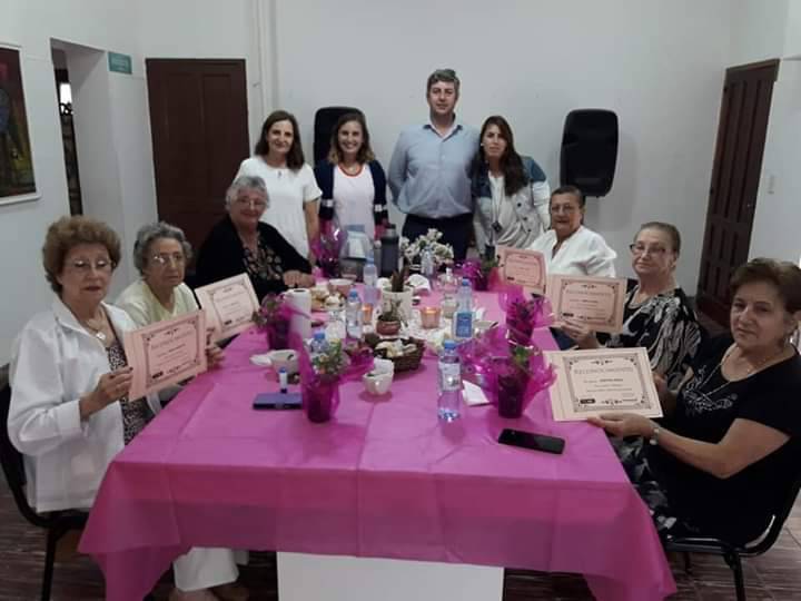 HOMENAJEARON A AUXILIARES JUBILADAS DE URDAMPILLETA