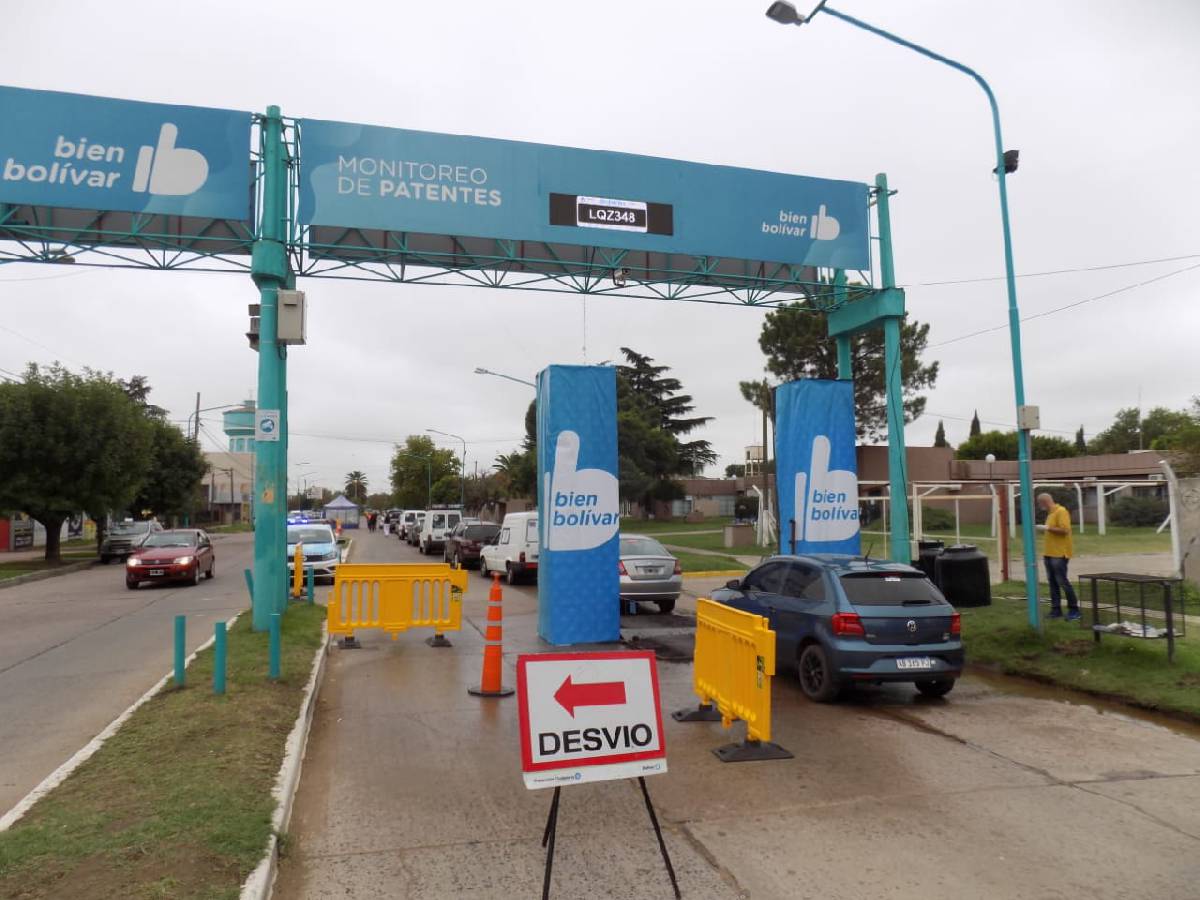 LA MUNICIPALIDAD INSTALÓ UN PUESTO DE DESINFECCIÓN DE VEHÍCULOS EN EL ACCESO DE AV. CALFUCURÁ