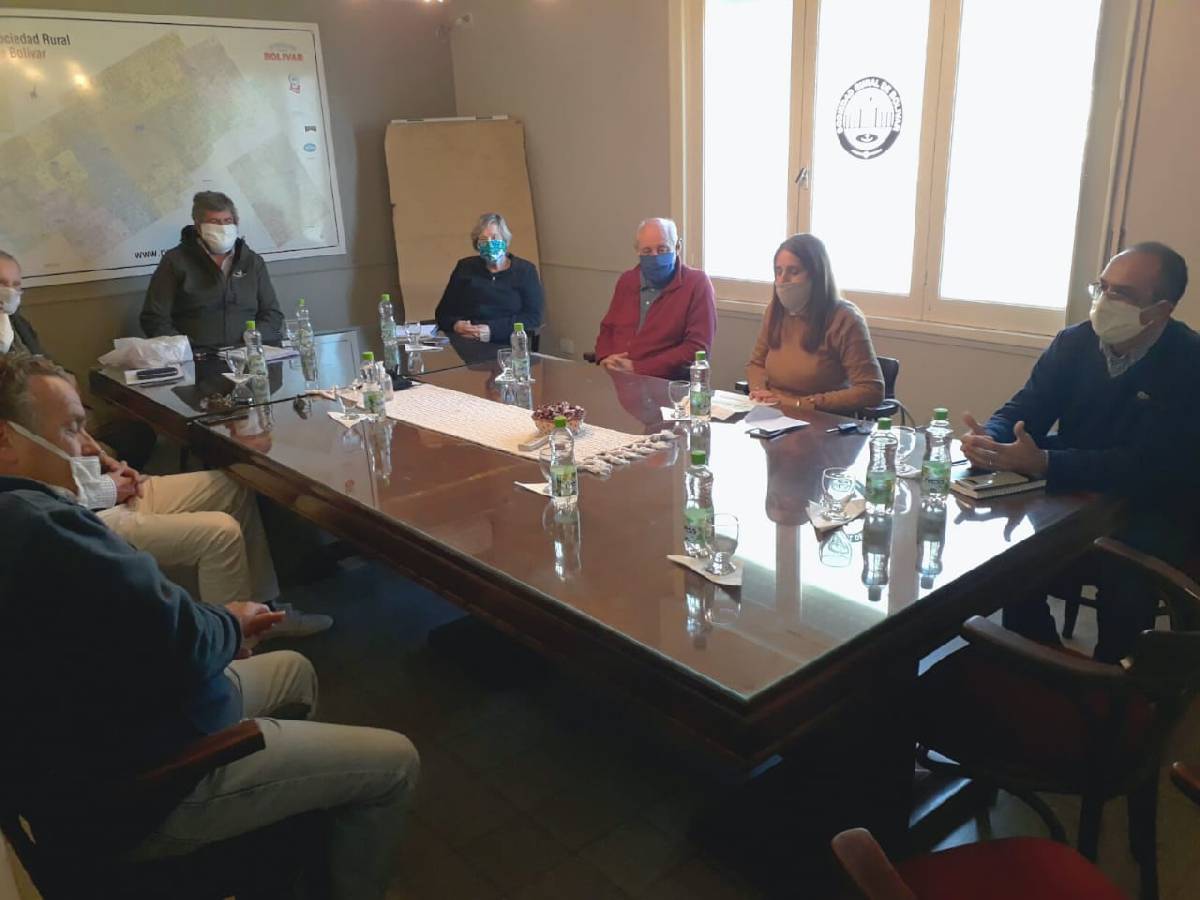 PISANO SE REUNIÓ CON REPRESENTANTES DE LA SOCIEDAD RURAL PARA DESTRABAR LAS FERIAS GANADERAS