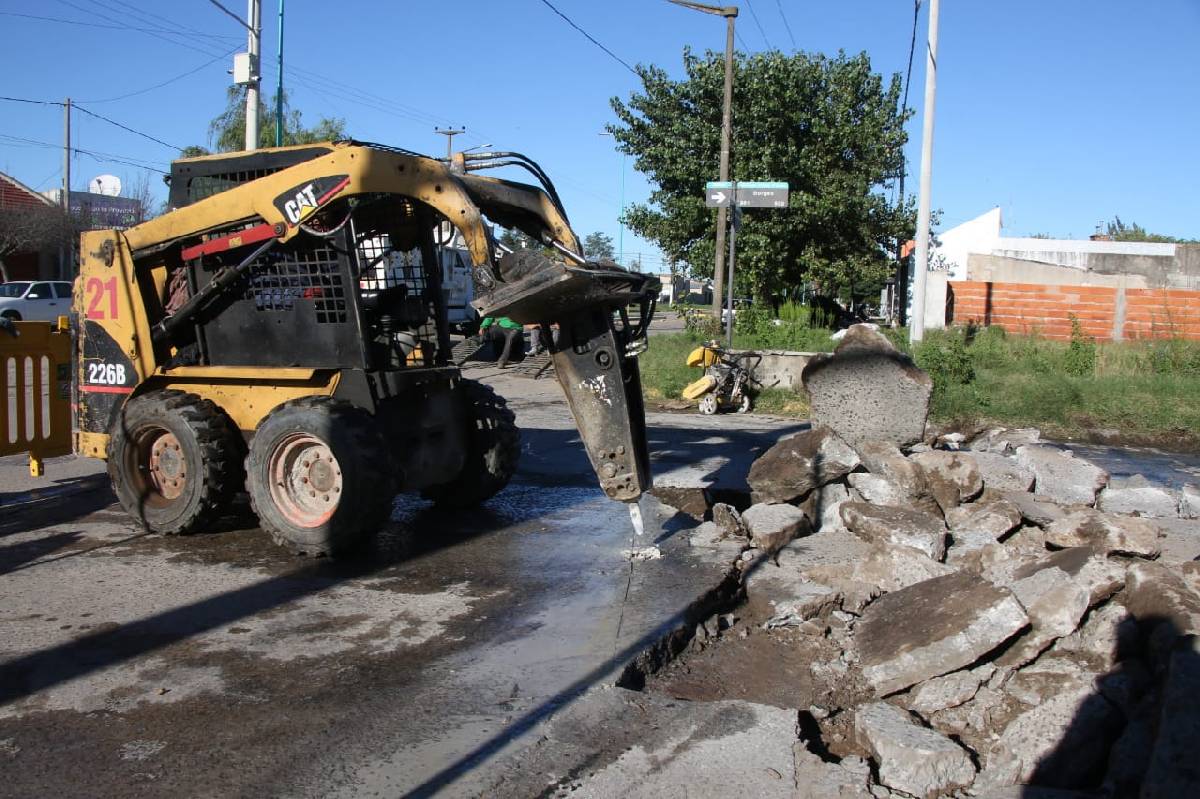 CONTINÚA EL PROGRAMA MUNICIPAL DE BACHEO EN BARRIO LATINO