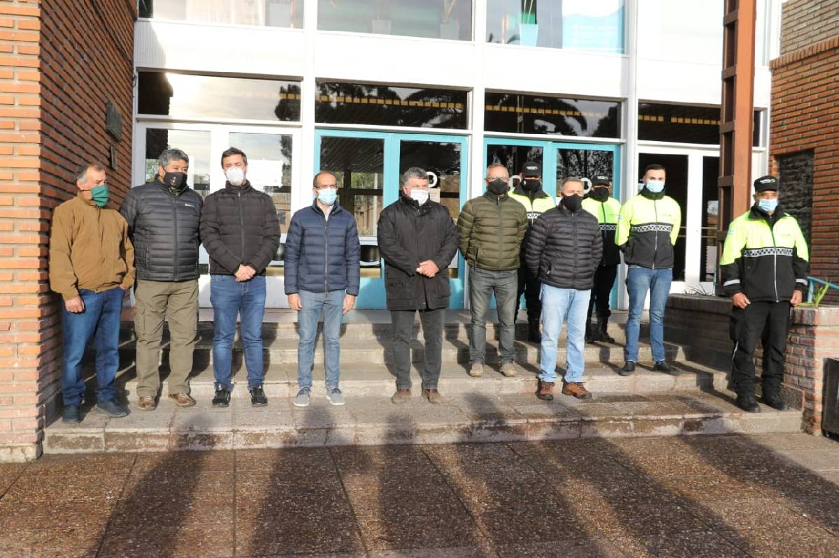 PISANO Y SUPPLY COLOCARON UNA PLACA EN LA TERMINAL A 39 AÑOS DEL FIN DE LA GUERRA DE MALVINAS