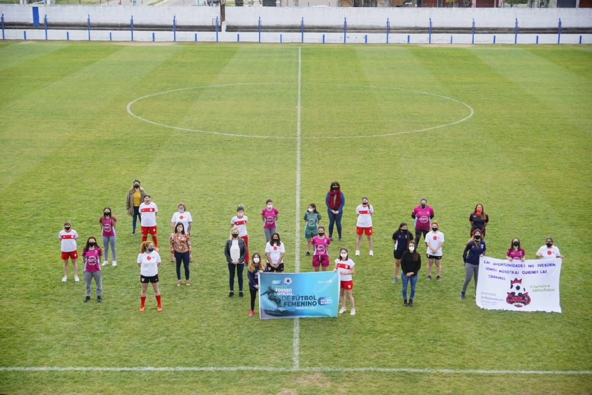 EL MUNICIPIO PRESENTÓ EL PRIMER TORNEO DE FÚTBOL FEMENINO DE LA HISTORIA EN LA LOCALIDAD