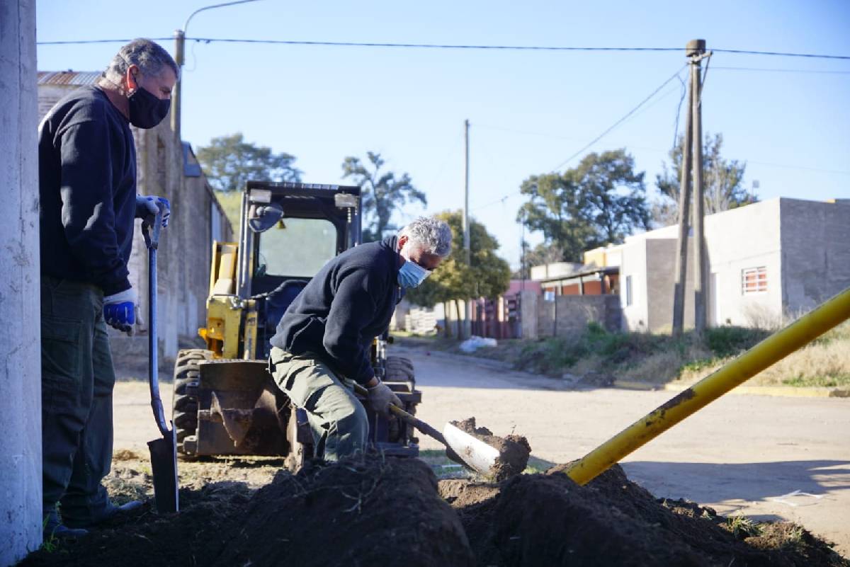 PISANO Y BUCCA RECORRIERON LA OBRA DE GAS CONTINÚO EN BARRIO LOS TRONCOS