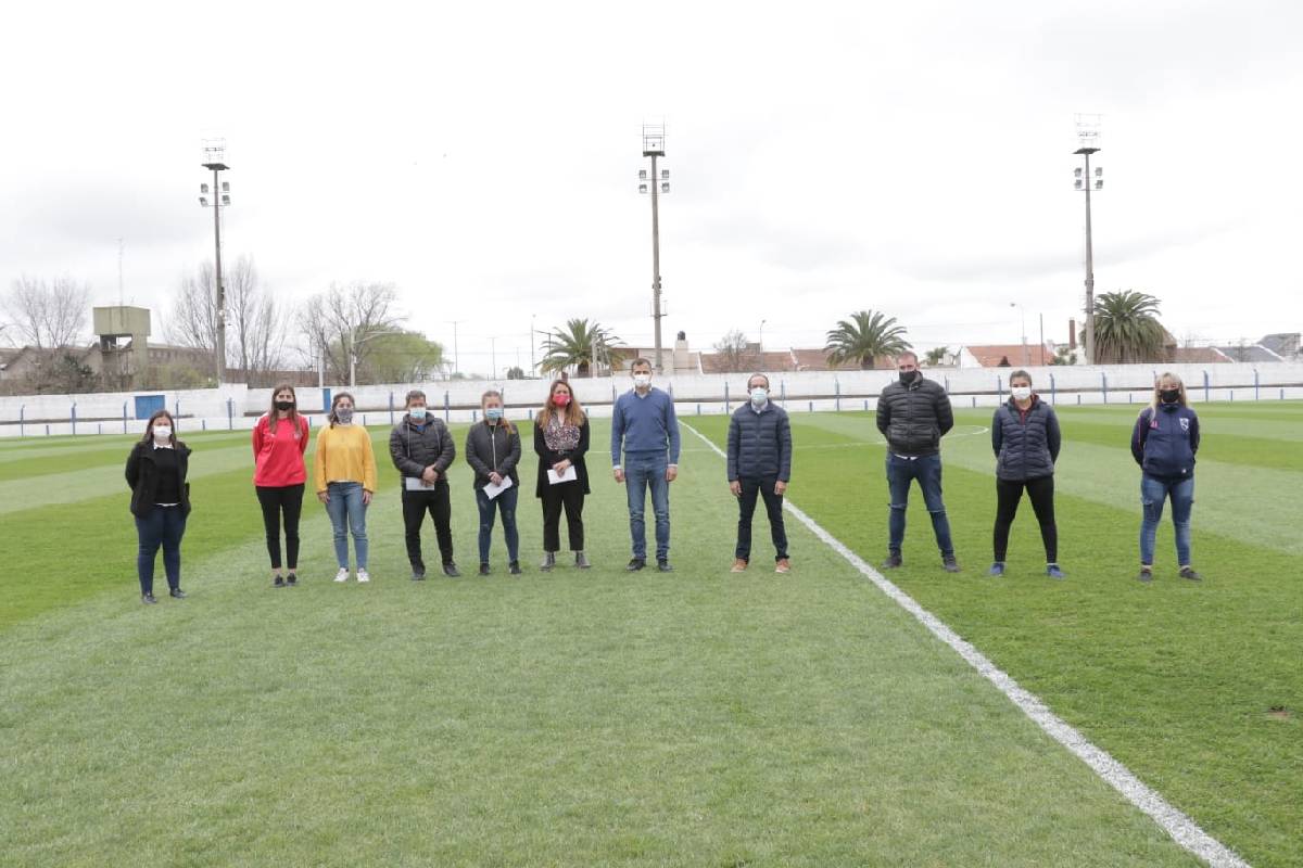 PISANO Y BUCCA ENTREGARON APORTES ECONÓMICOS A LOS EQUIPOS DE FÚTBOL FEMENINO