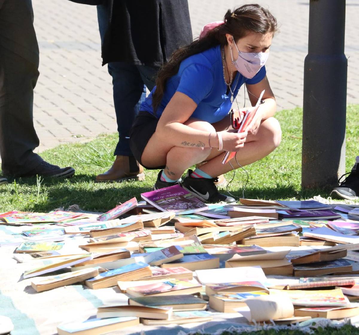 EN EL DÍA DE LA BIBLIODIVERSIDAD SE REALIZÓ UNA SUELTA DE LIBROS EN EL CENTRO CÍVICO