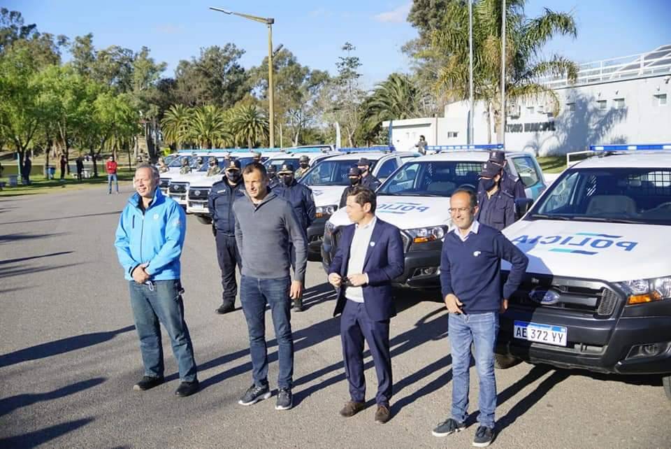 PISANO, BUCCA Y KICILLOF ENTREGARON 10 MOVILES 0KM A LA POLICÍA