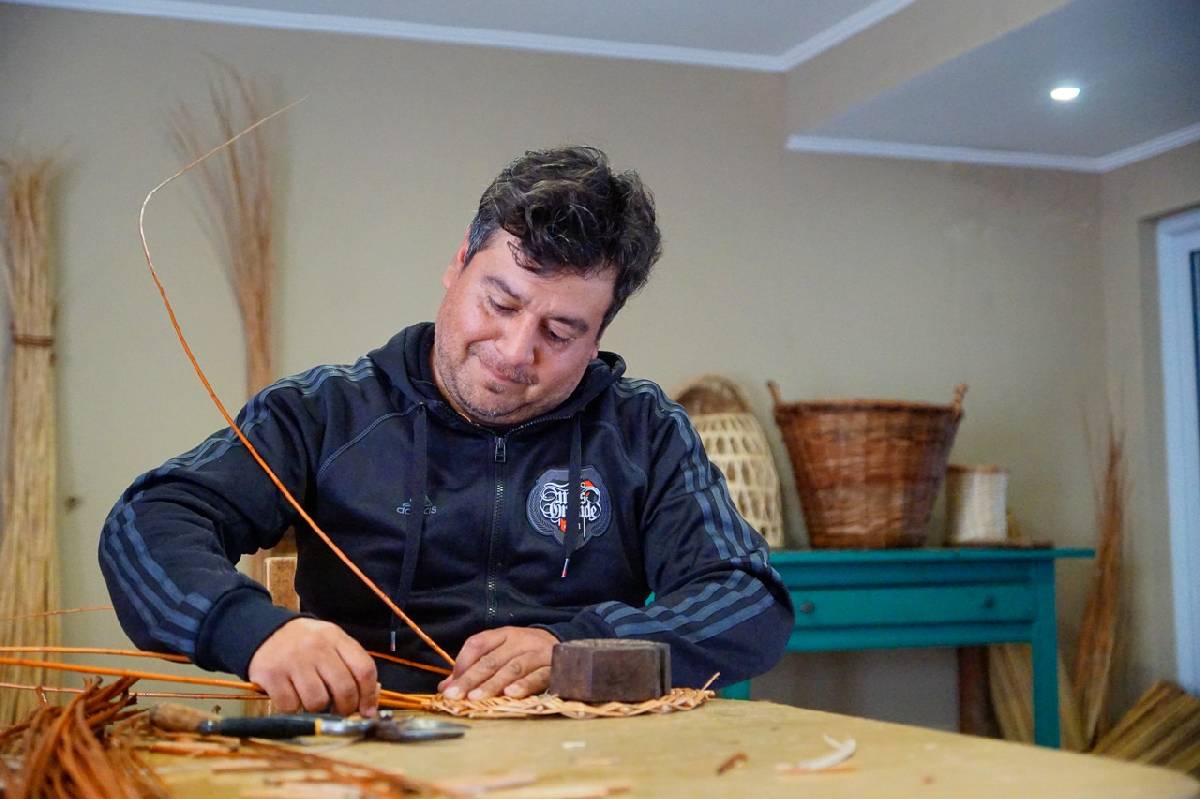 ELIO PUÑAL, UN ESPECIALISTA DE LA MIMBRERÍA EN BOLÍVAR