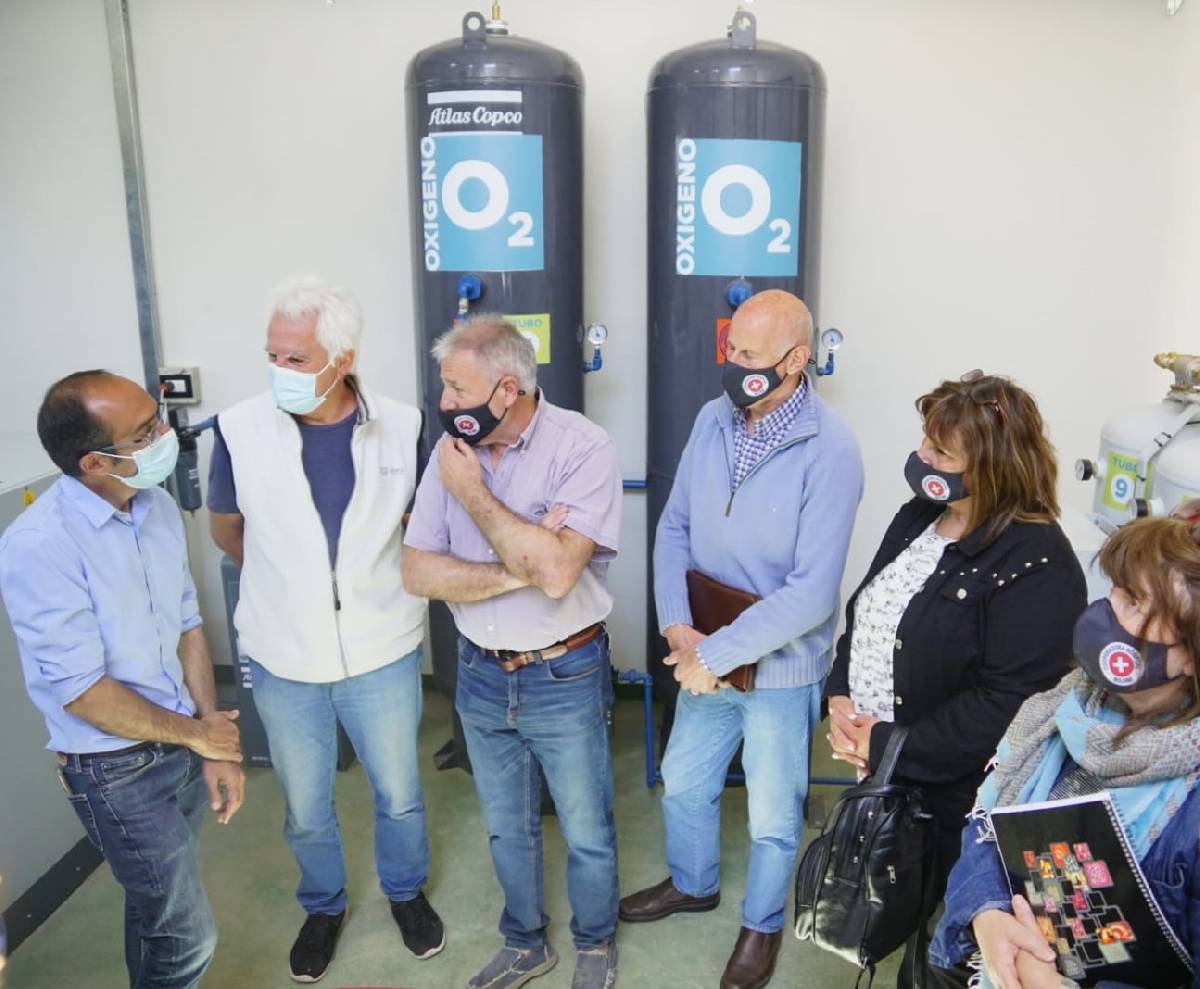 PISANO JUNTO A MIEMBROS DE LA COOPERADORA DEL HOSPITAL RECORRIÓ LA PLANTA DE OXIGENO