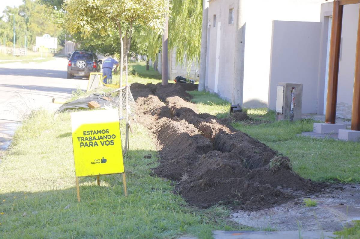 EL MUNICIPIO TRABAJA EN LA OBRA DE AMPLIACIÓN DE RED DE GAS EN BARRIO ANTEO GASPARRI