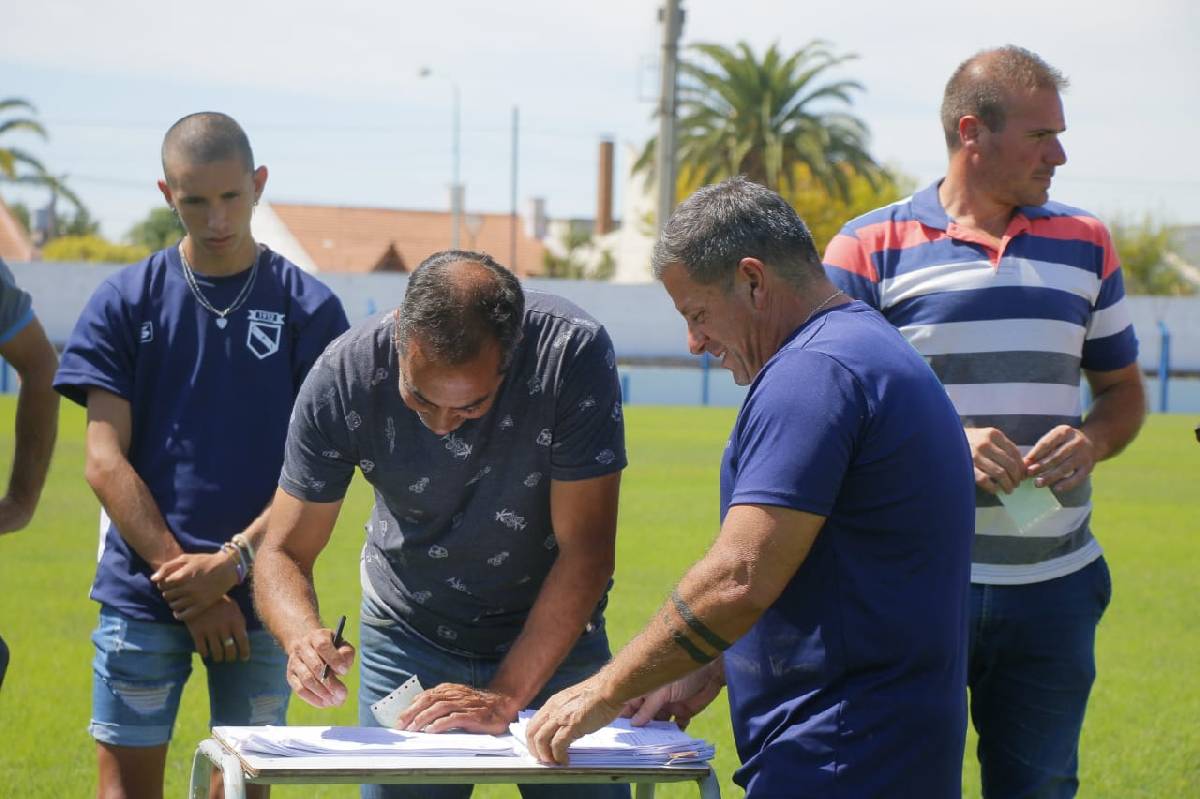 EL INTENDENTE PISANO ENTREGÓ SUBSIDIOS A SEIS CLUBES DEPORTIVOS