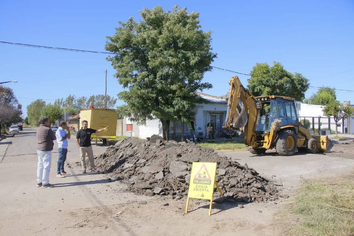 LA MUNICIPALIDAD COMENZÓ A PAVIMENTAR BARRIO COLOMBO