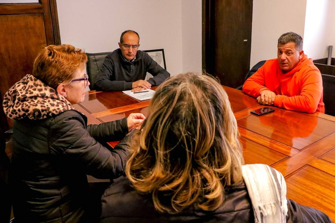  EL INTENDENTE PISANO ENTREGÓ UN APORTE ECONÓMICO AL CLUB MÉDANO DE ROBLE
