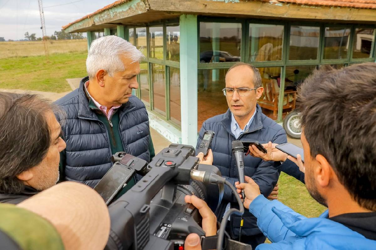 EL INTENDENTE MARCOS PISANO RECIBIÓ EN BOLÍVAR AL MINISTRO JULIAN DOMíNGUEZ