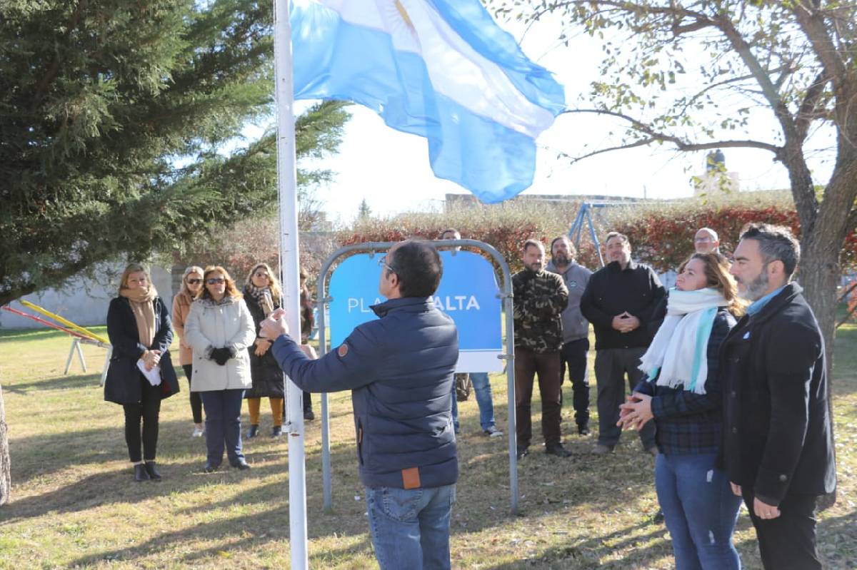 EL MUNICIPIO RINDIÓ HOMENAJE AL GENERAL GÜEMES EN LA PLAZA SALTA