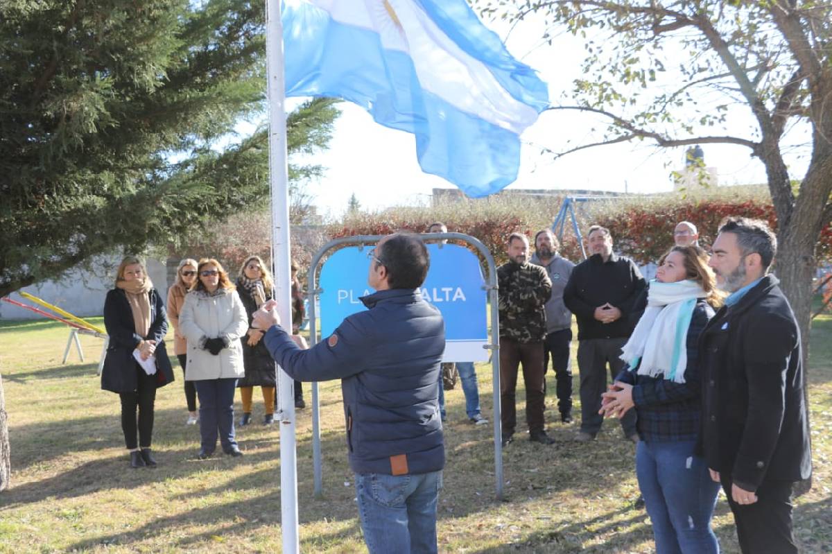 EL  MUNICIPIO RINDIÓ HOMENAJE AL GENERAL GÜEMES EN LA PLAZA SALTA