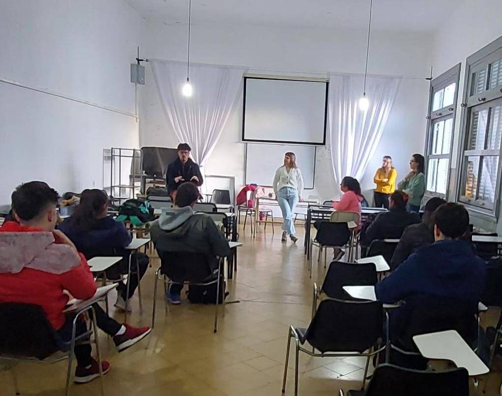 EL SERVIO LOCAL BRINDÓ UN CONVERSATORIO EN EL INSTITUTO N°27