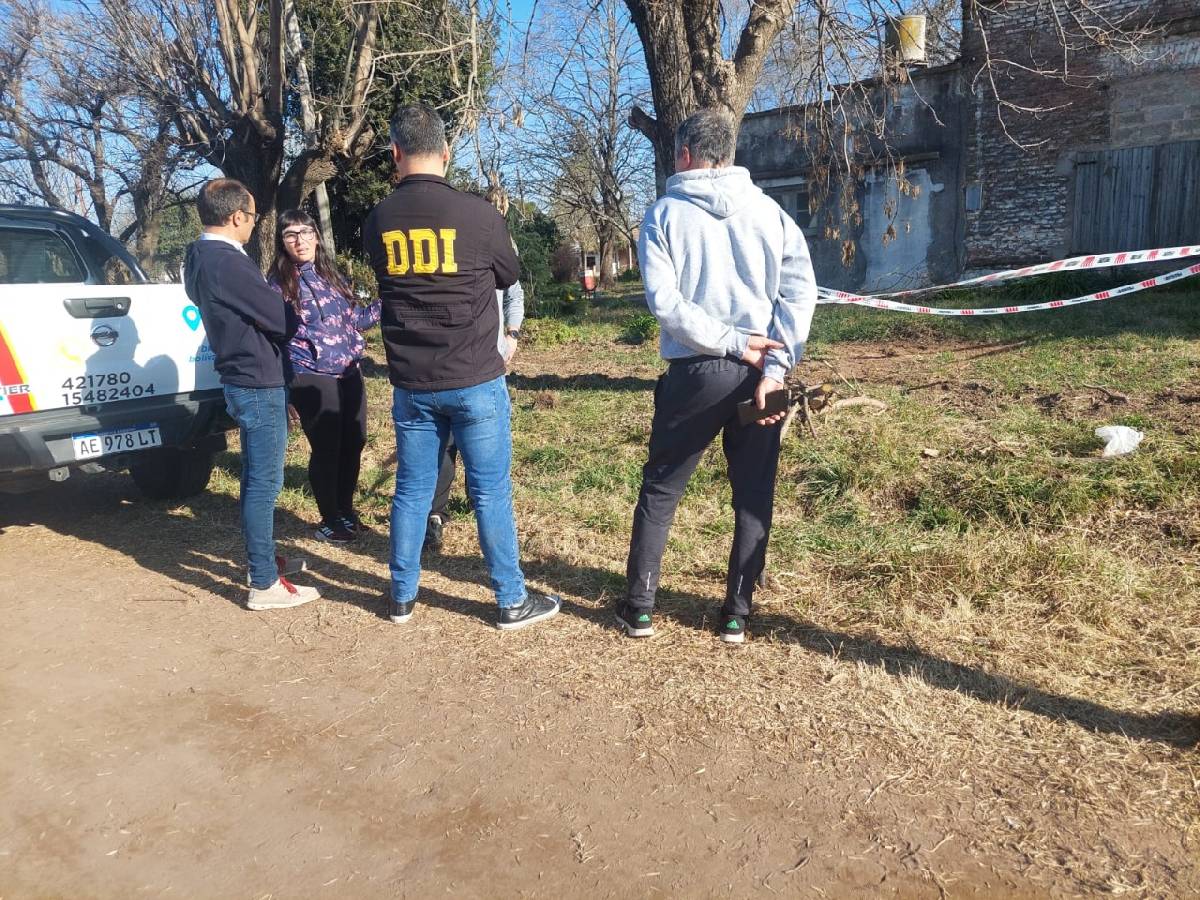 EN PIROVANO SE INVESTIGA LA MUERTE DE 5 PERROS