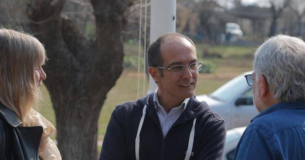 PISANO JUNTO A FUNCIONARIOS MUNICIPALES RECORRIERON BARRIO COOPERATIVA