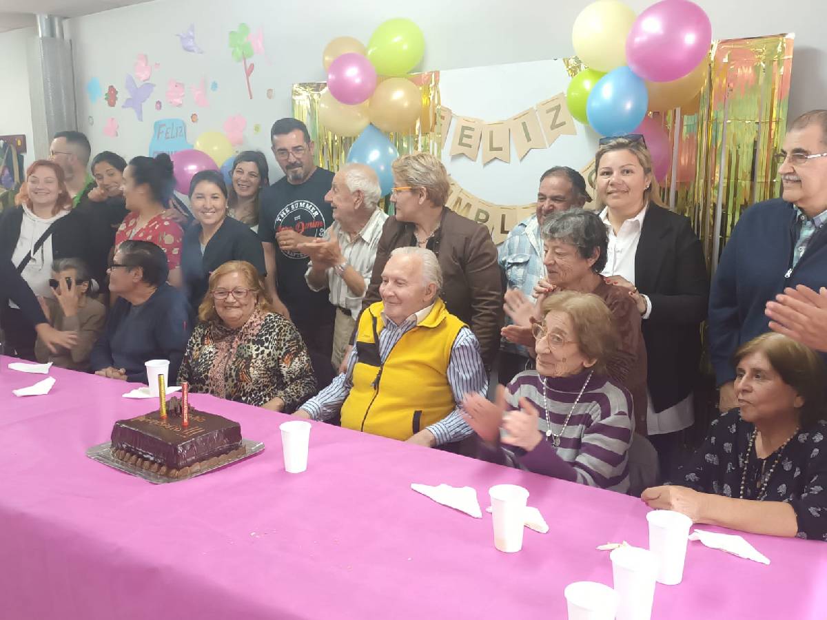 ADULTOS MAYORES CELEBRÓ EL 14° ANIVERSARIO DEL CLUB DE DÍA REENCUENTRO