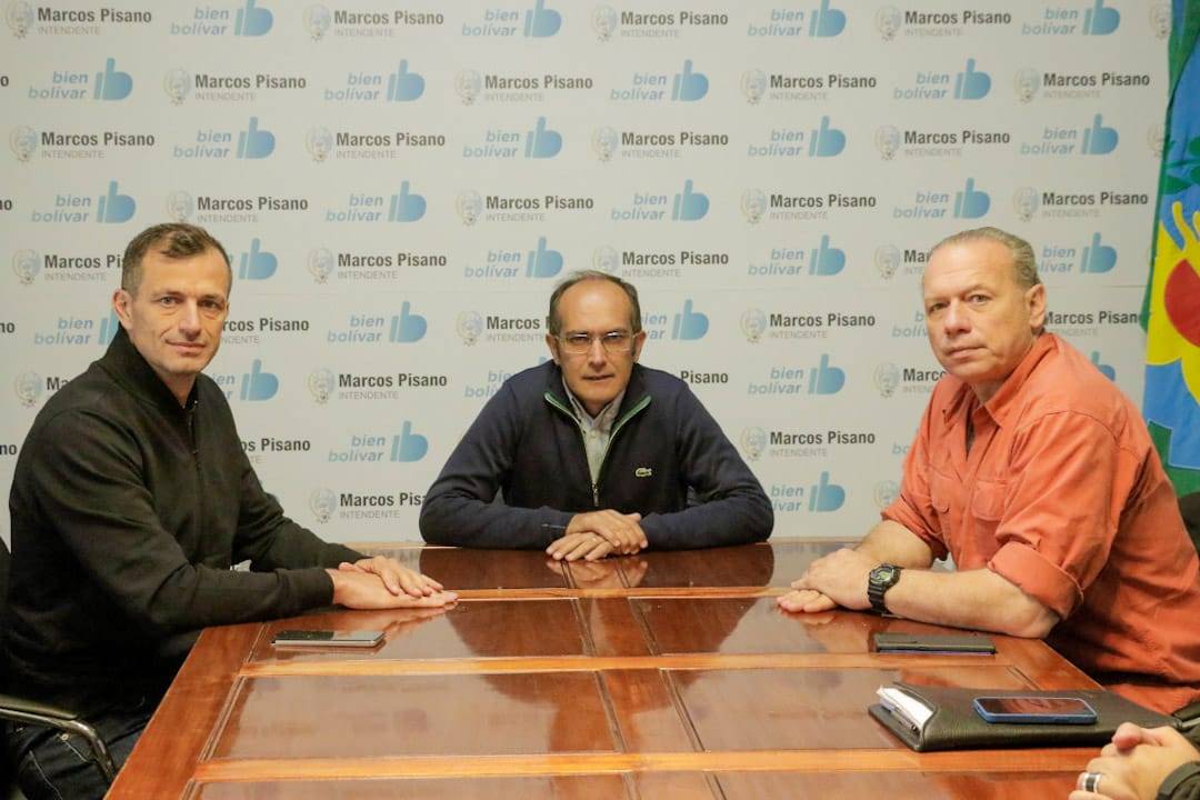BERNI, PISANO Y BUCCA ENTREGARON 8 NUEVOS MÓVILES A LA POLICÍA DEL PARTIDO DE BOLÍVAR